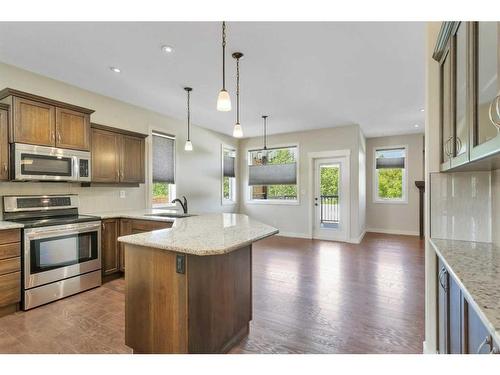 83 Cedar Square, Blackfalds, AB - Indoor Photo Showing Kitchen With Upgraded Kitchen