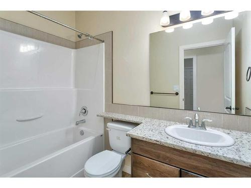 83 Cedar Square, Blackfalds, AB - Indoor Photo Showing Bathroom