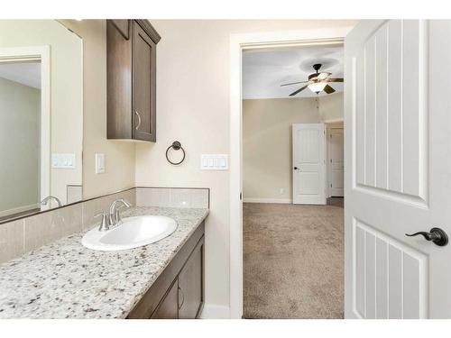 83 Cedar Square, Blackfalds, AB - Indoor Photo Showing Bathroom