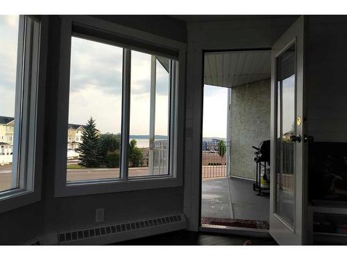 207-5135 Lakeshore Drive, Sylvan Lake, AB - Indoor Photo Showing Other Room
