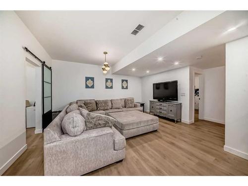 317 Canal Street, Rural Ponoka County, AB - Indoor Photo Showing Living Room