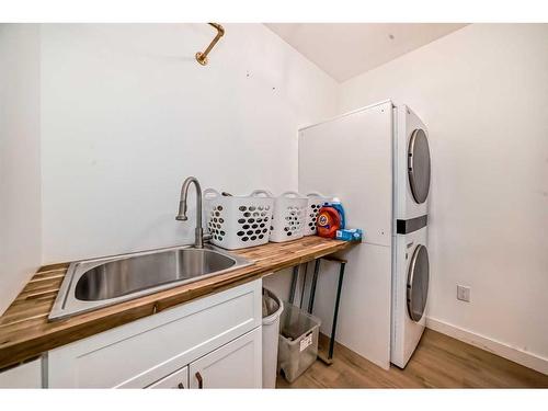 317 Canal Street, Rural Ponoka County, AB - Indoor Photo Showing Laundry Room