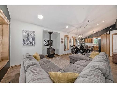 317 Canal Street, Rural Ponoka County, AB - Indoor Photo Showing Living Room