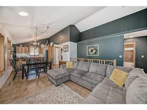 317 Canal Street, Rural Ponoka County, AB - Indoor Photo Showing Living Room