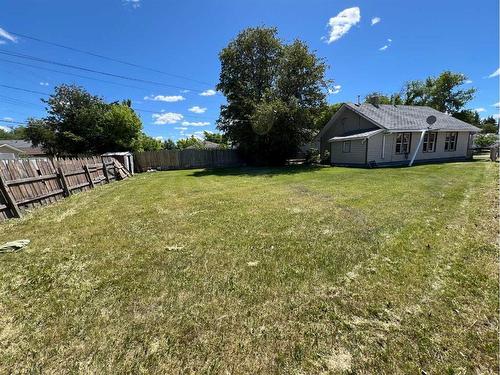 5218 49 Avenue, Ponoka, AB 