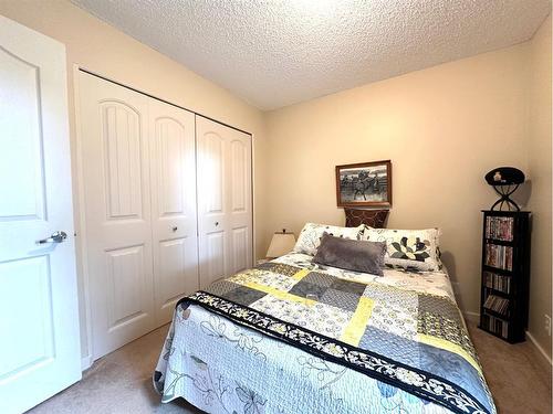 302 1 Avenue East, Alliance, AB - Indoor Photo Showing Bedroom