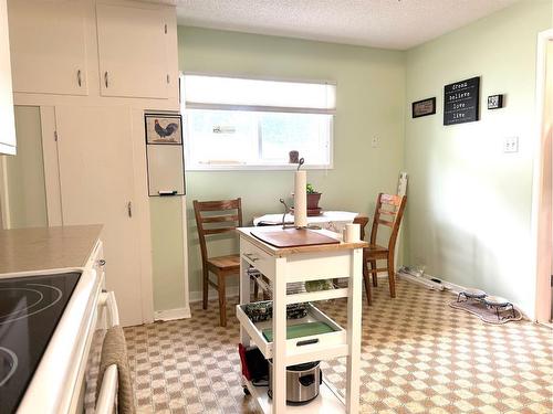 302 1 Avenue East, Alliance, AB - Indoor Photo Showing Dining Room