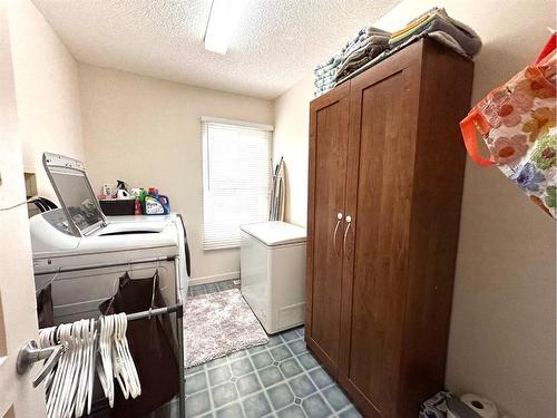 302 1 Avenue East, Alliance, AB - Indoor Photo Showing Laundry Room