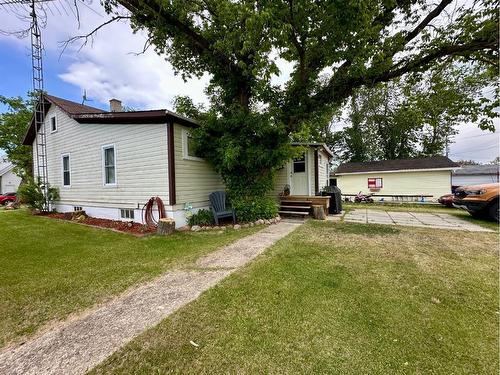 302 1 Avenue East, Alliance, AB - Outdoor