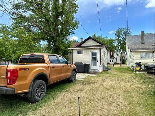 302 1 Avenue East, Alliance, AB - Outdoor