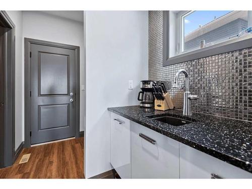 5 Larratt Close, Red Deer, AB - Indoor Photo Showing Kitchen