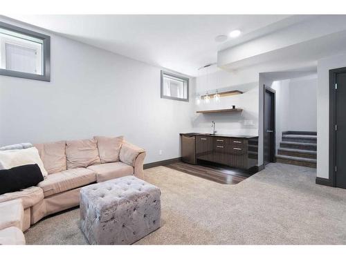 5 Larratt Close, Red Deer, AB - Indoor Photo Showing Living Room