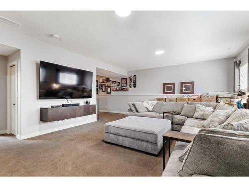 11 Judd Close, Red Deer, AB - Indoor Photo Showing Living Room