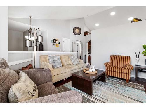 11 Judd Close, Red Deer, AB - Indoor Photo Showing Living Room