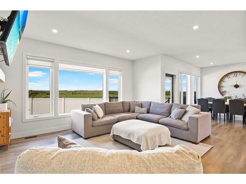 8 Cameron Court, Lacombe, AB - Indoor Photo Showing Living Room