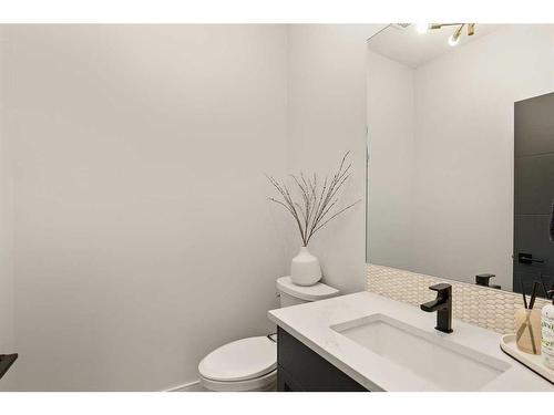 8 Cameron Court, Lacombe, AB - Indoor Photo Showing Bathroom