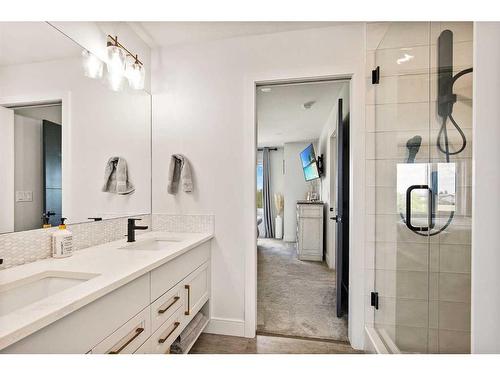 8 Cameron Court, Lacombe, AB - Indoor Photo Showing Bathroom