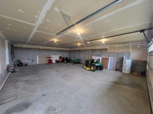 8-421032 Range Road 284, Rural Ponoka County, AB - Indoor Photo Showing Garage