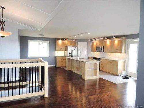 8-421032 Range Road 284, Rural Ponoka County, AB - Indoor Photo Showing Kitchen