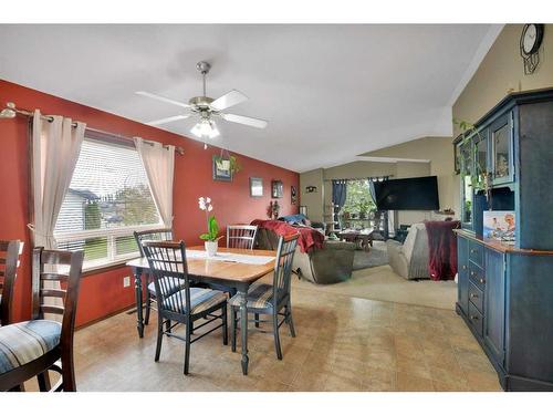 367 Duston Street, Red Deer, AB - Indoor Photo Showing Dining Room