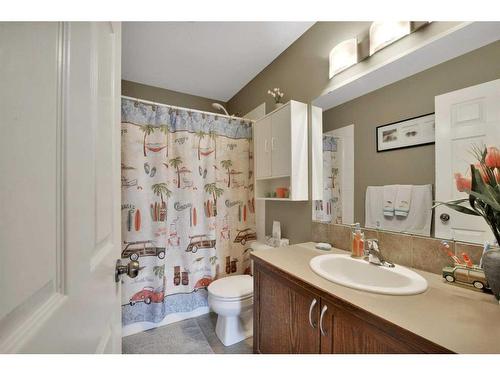 367 Duston Street, Red Deer, AB - Indoor Photo Showing Bathroom