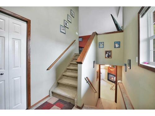 367 Duston Street, Red Deer, AB - Indoor Photo Showing Other Room