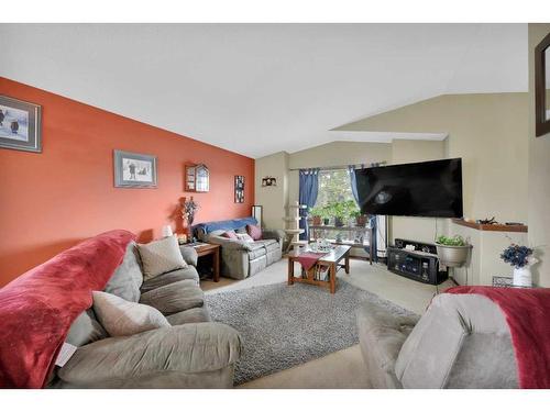 367 Duston Street, Red Deer, AB - Indoor Photo Showing Living Room