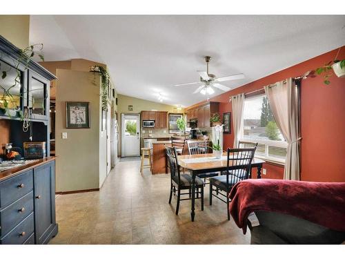 367 Duston Street, Red Deer, AB - Indoor Photo Showing Dining Room