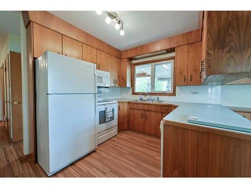 3511 44 Street, Red Deer, AB - Indoor Photo Showing Kitchen