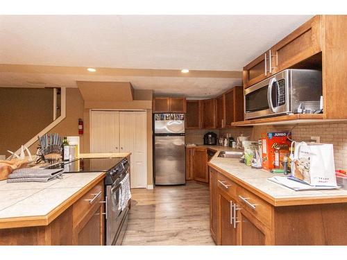 5919 West Park Crescent, Red Deer, AB - Indoor Photo Showing Kitchen