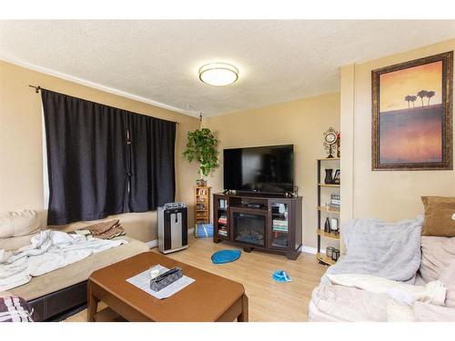 5919 West Park Crescent, Red Deer, AB - Indoor Photo Showing Living Room