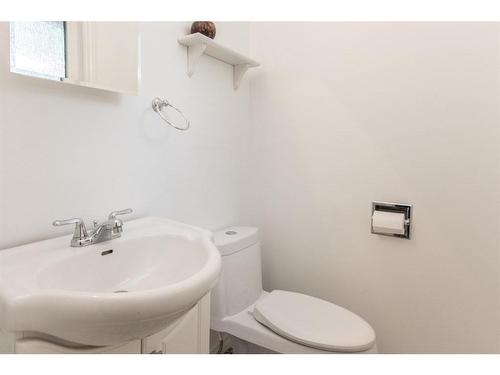 119 Mclevin Crescent, Red Deer, AB - Indoor Photo Showing Bathroom