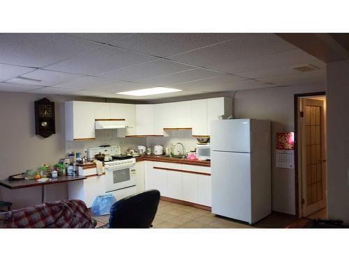 43 Ackerman Crescent, Red Deer, AB - Indoor Photo Showing Kitchen