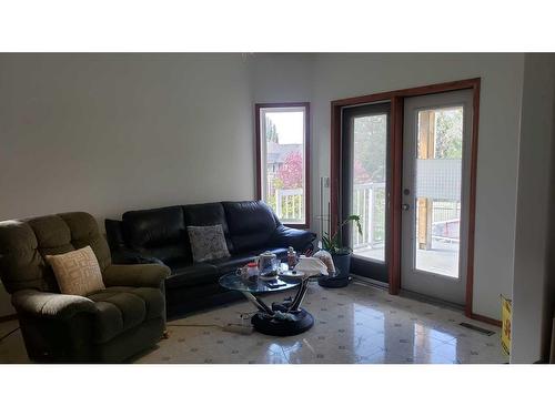 43 Ackerman Crescent, Red Deer, AB - Indoor Photo Showing Living Room