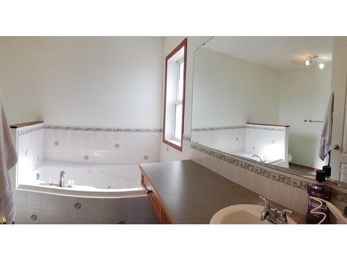 43 Ackerman Crescent, Red Deer, AB - Indoor Photo Showing Bathroom