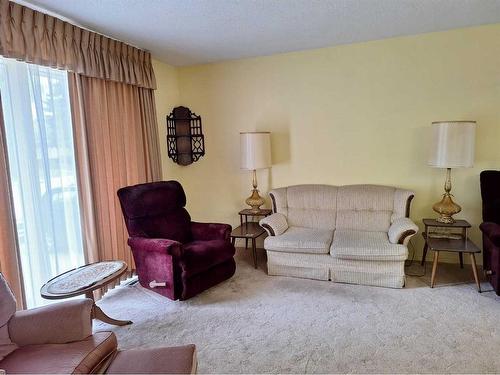 14 Mitchell Avenue, Red Deer, AB - Indoor Photo Showing Living Room