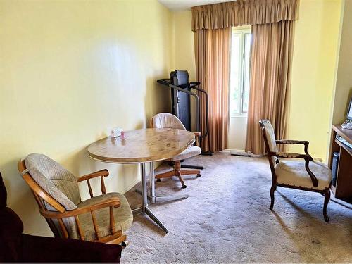 14 Mitchell Avenue, Red Deer, AB - Indoor Photo Showing Dining Room