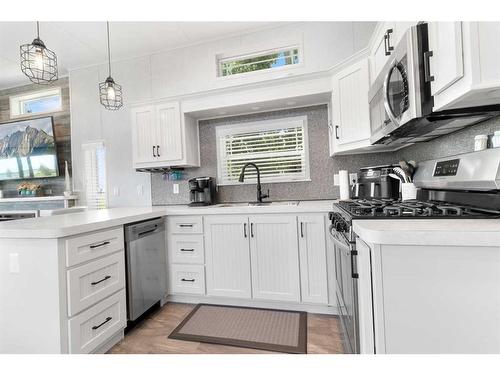 197A-10046 Township Road 422, Rural Ponoka County, AB - Indoor Photo Showing Kitchen With Upgraded Kitchen