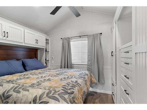 197A-10046 Township Road 422, Rural Ponoka County, AB - Indoor Photo Showing Bedroom