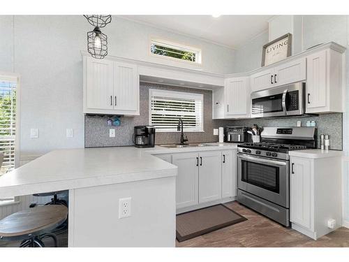 197A-10046 Township Road 422, Rural Ponoka County, AB - Indoor Photo Showing Kitchen