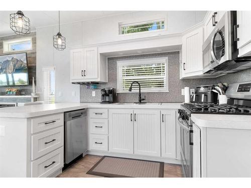 197A-10046 Township Road 422, Rural Ponoka County, AB - Indoor Photo Showing Kitchen With Upgraded Kitchen