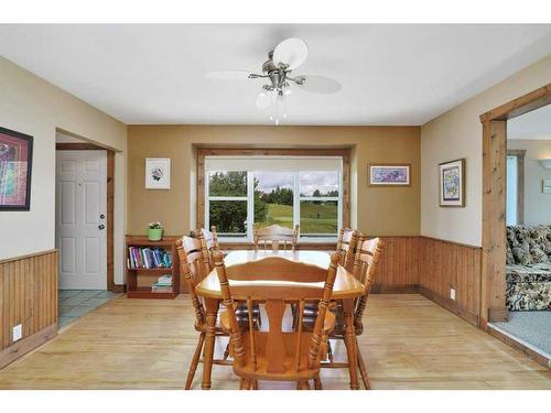 26 Sunnyside Drive, Rural Ponoka County, AB - Indoor Photo Showing Dining Room