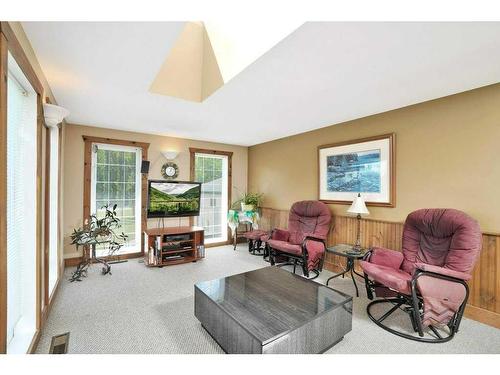 26 Sunnyside Drive, Rural Ponoka County, AB - Indoor Photo Showing Living Room