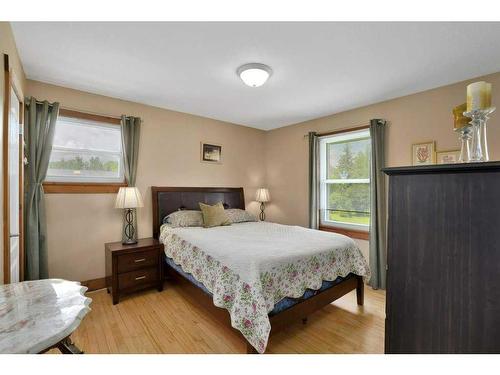 26 Sunnyside Drive, Rural Ponoka County, AB - Indoor Photo Showing Bedroom