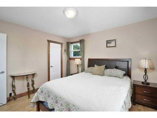 26 Sunnyside Drive, Rural Ponoka County, AB - Indoor Photo Showing Bedroom