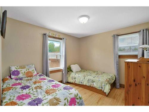 26 Sunnyside Drive, Rural Ponoka County, AB - Indoor Photo Showing Bedroom