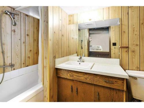 5874 70 Street Drive, Red Deer, AB - Indoor Photo Showing Bathroom