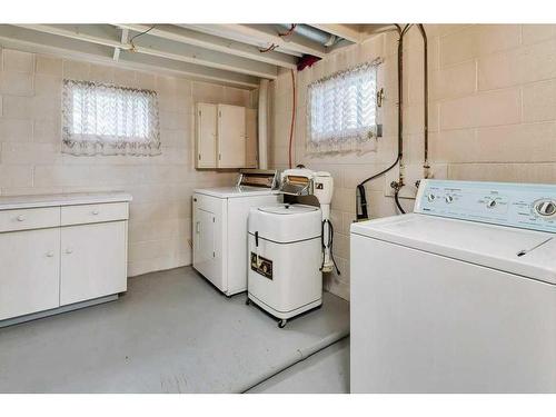 5874 70 Street Drive, Red Deer, AB - Indoor Photo Showing Laundry Room