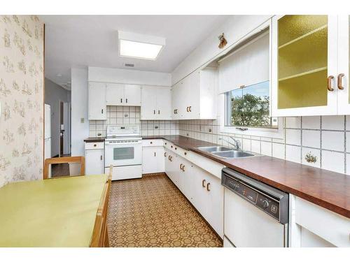 5874 70 Street Drive, Red Deer, AB - Indoor Photo Showing Kitchen With Double Sink