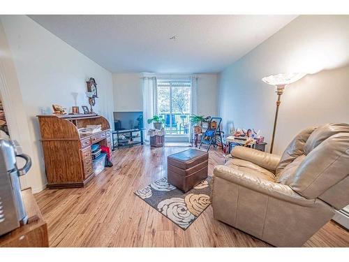 1117-12A Ironside Street, Red Deer, AB - Indoor Photo Showing Living Room